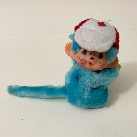 Vintage Monchichi Finger Hugger Monkey Mini Toy Canada Hat - Picture 1 of 16